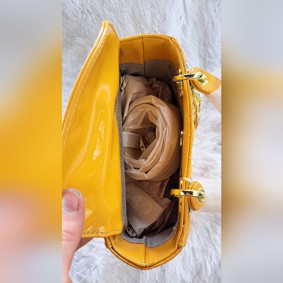 NWOT!! TRENDY SATCHEL HANDBAG - Picture 2 of 10